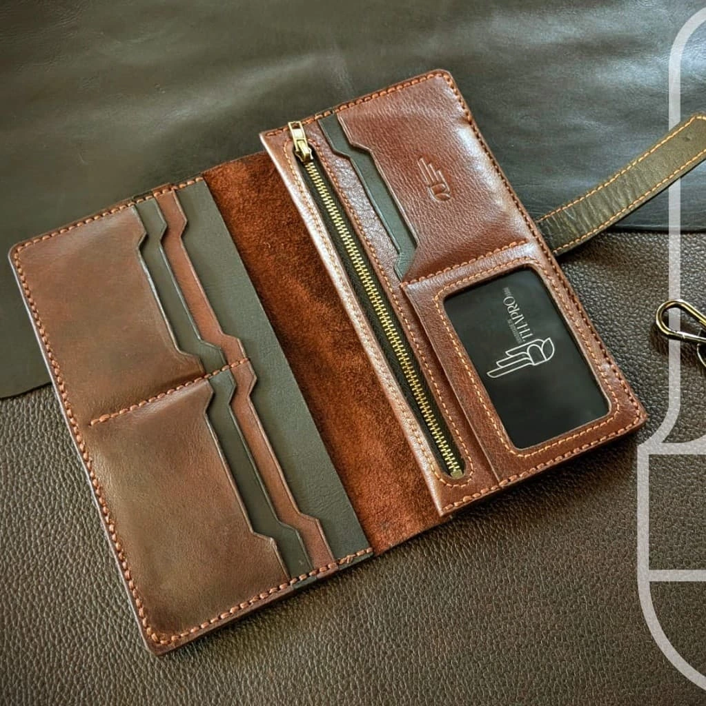 Luxora Clutch Wallet - Image 3